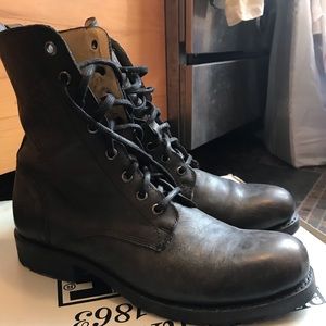 EUC Frye Rogan Black Boot w Skull Design M8/W10